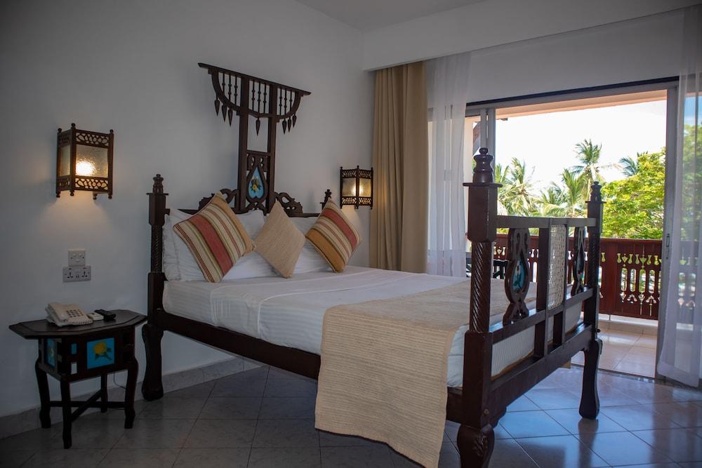 Bamburi Beach Hotel Exterior photo