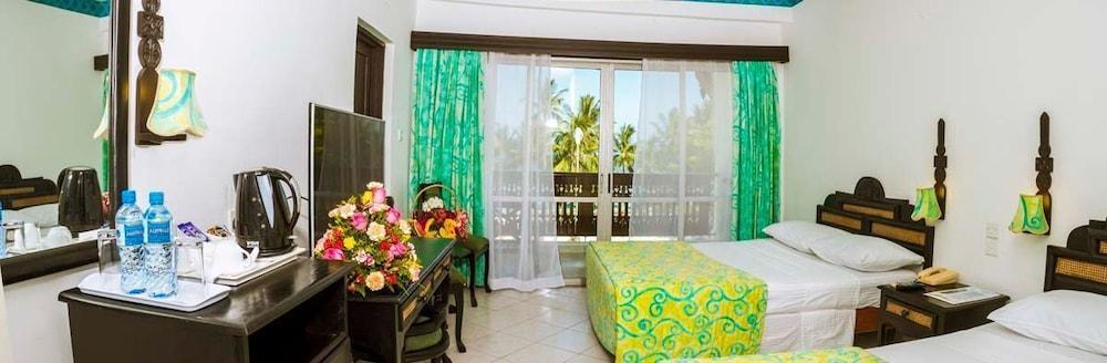 Bamburi Beach Hotel Exterior photo
